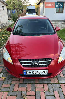 Хэтчбек Kia Ceed 2008 в 