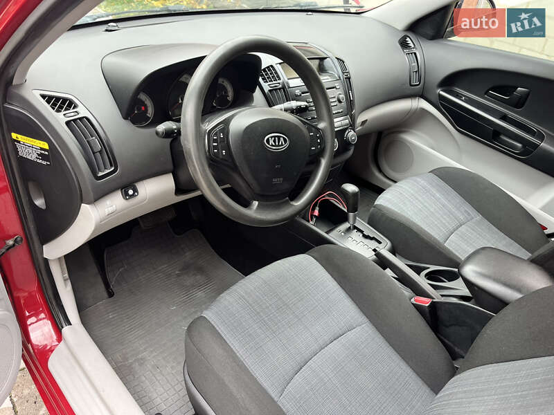 Хэтчбек Kia Ceed 2008 в Киеве