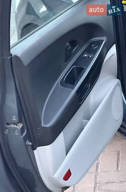 Хэтчбек Kia Ceed 2009 в 