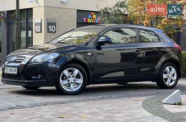 Хэтчбек Kia Ceed 2008 в 