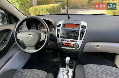 Хэтчбек Kia Ceed 2008 в 