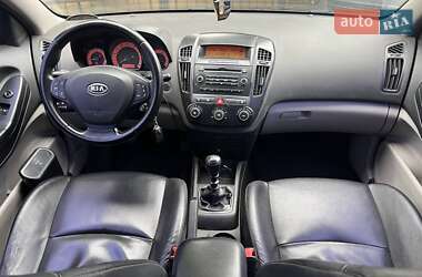 Хэтчбек Kia Ceed 2008 в 
