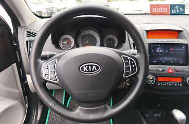 Хэтчбек Kia Ceed 2008 в 
