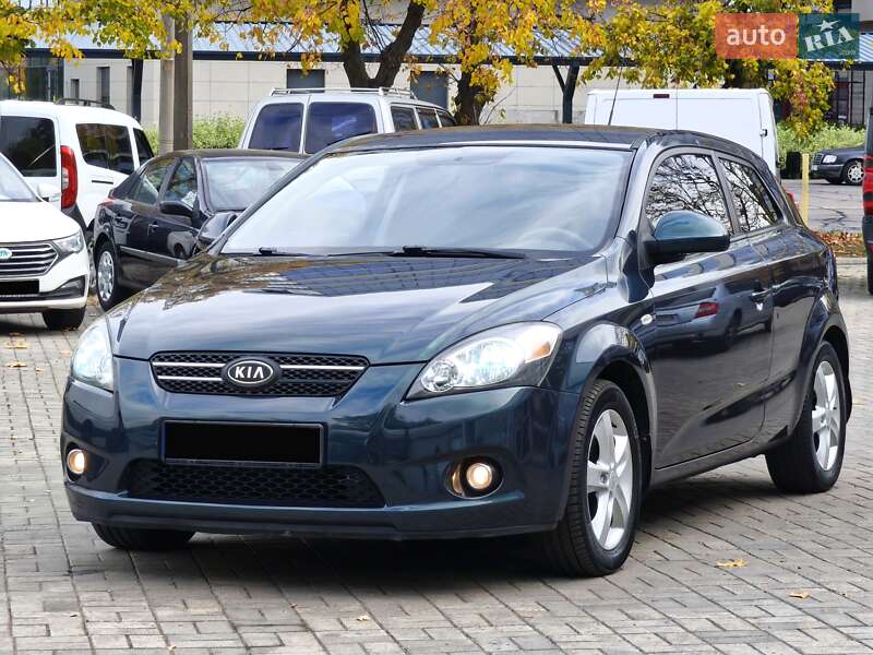 Хэтчбек Kia Ceed 2008 в 
