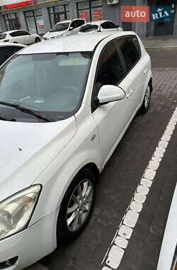 Хетчбек Kia Ceed 2007 в  фото 4 Хетчбек Kia Ceed 2007 в