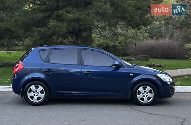 Хетчбек Kia Ceed 2008 в 