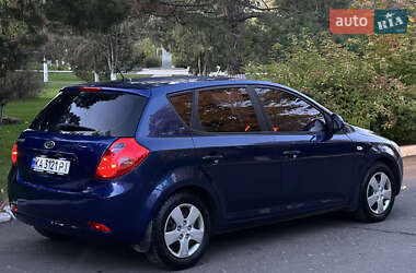 Хетчбек Kia Ceed 2008 в 