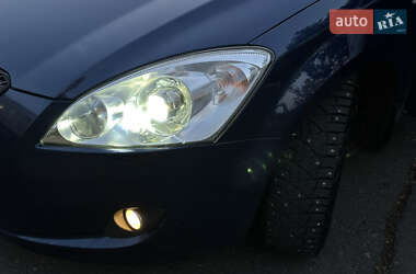 Хетчбек Kia Ceed 2008 в 