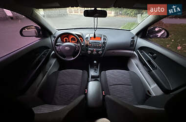 Хетчбек Kia Ceed 2008 в 