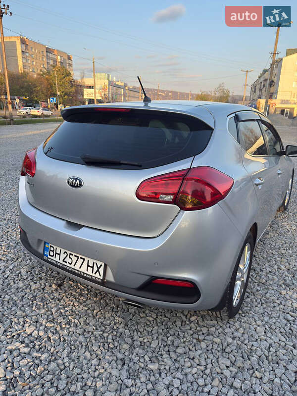 Хэтчбек Kia Ceed 2013 в Черновцах