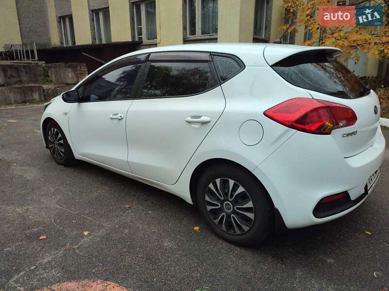Хетчбек Kia Ceed 2012 в Києві фото 4 Хетчбек Kia Ceed 2012 в Києві