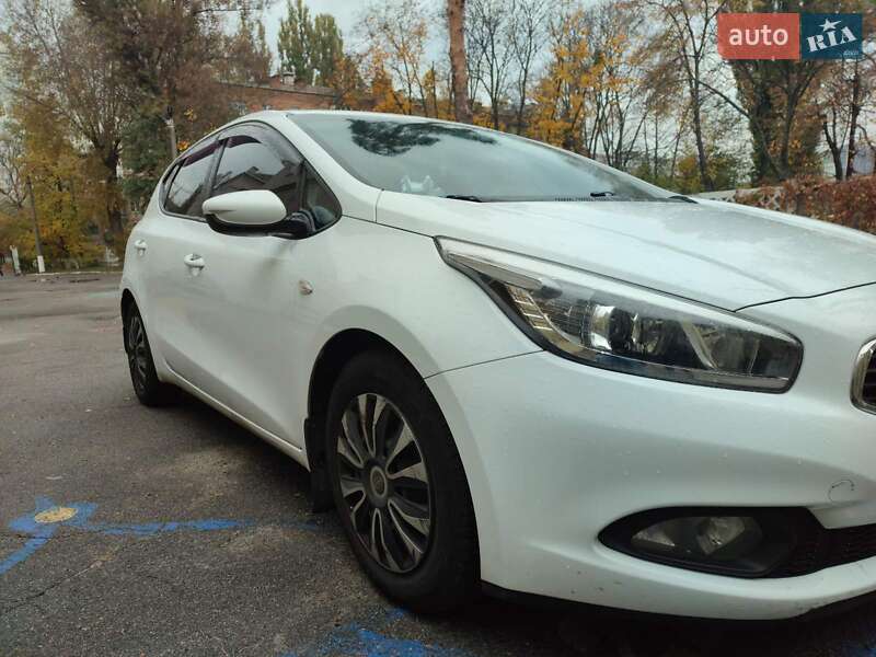 Хетчбек Kia Ceed 2012 в Києві фото 5 Хетчбек Kia Ceed 2012 в Києві