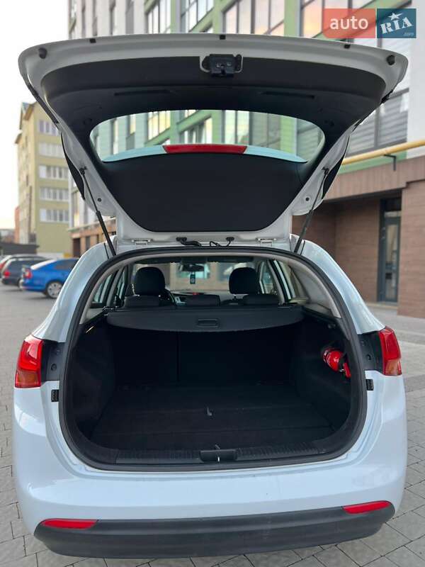 Универсал Kia Ceed 2015 в Сокале