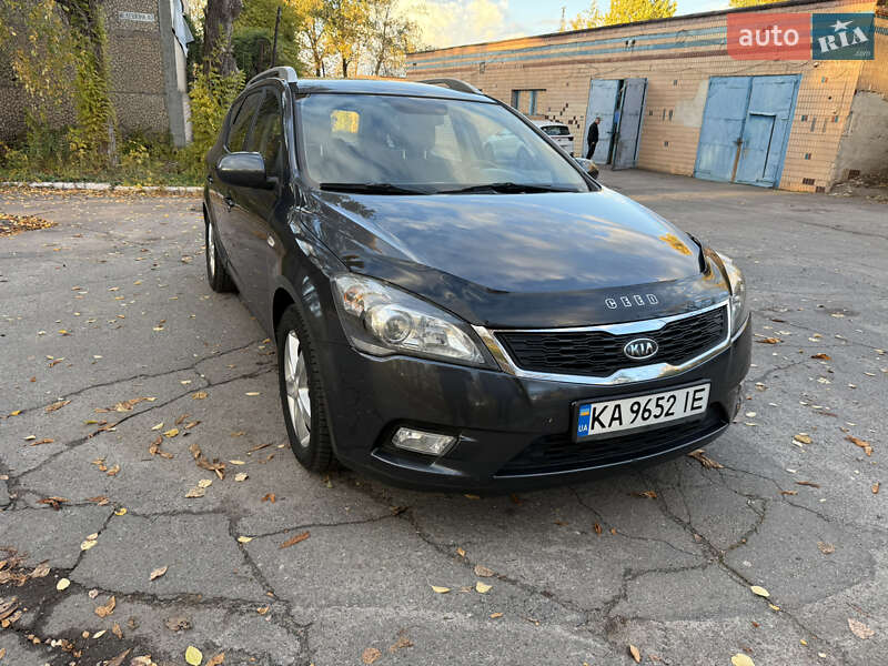 Універсал Kia Ceed 2012 в  фото Універсал Kia Ceed 2012 в
