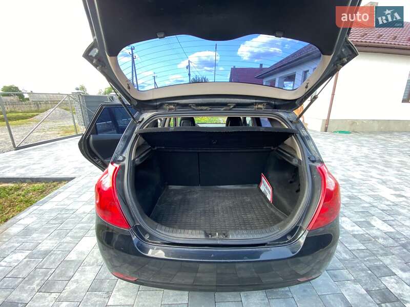 Хетчбек Kia Ceed 2008 в Сарнах фото 6 Хетчбек Kia Ceed 2008 в Сарнах