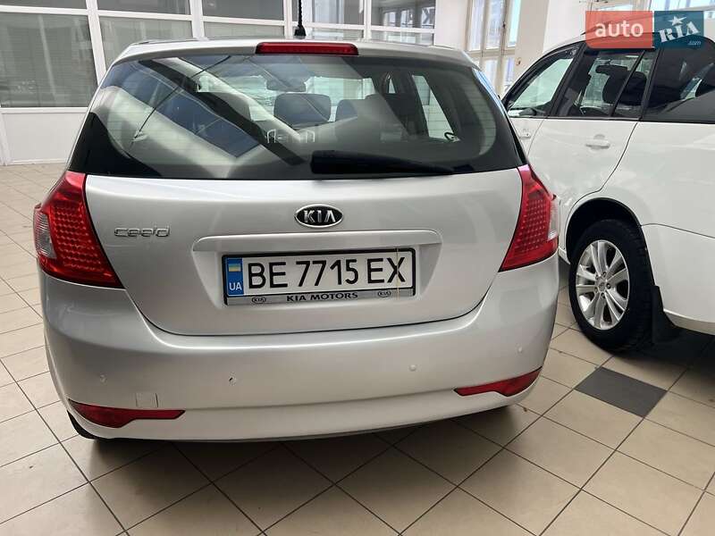Хэтчбек Kia Ceed 2011 в Николаеве