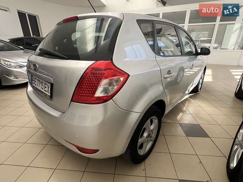 Хэтчбек Kia Ceed 2011 в Николаеве