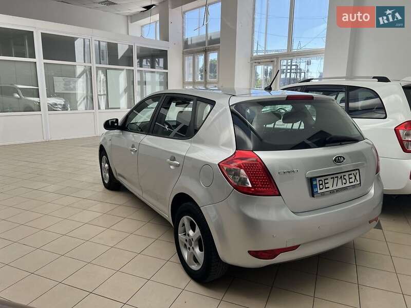 Хэтчбек Kia Ceed 2011 в Николаеве