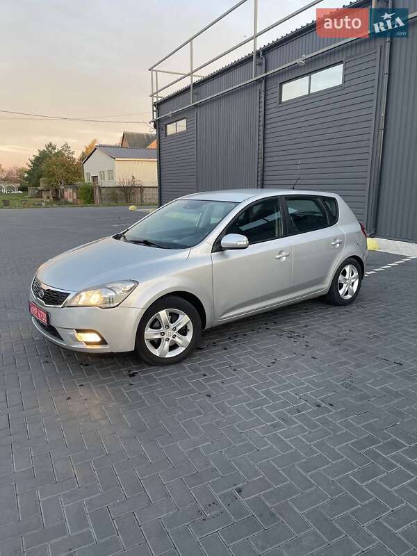 Хэтчбек Kia Ceed 2010 в Кропивницком