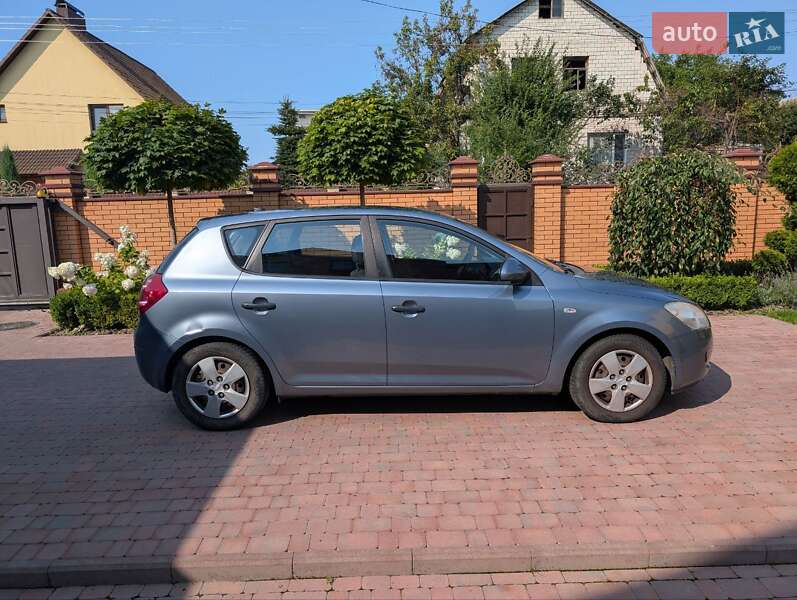 Хэтчбек Kia Ceed 2009 в Виннице