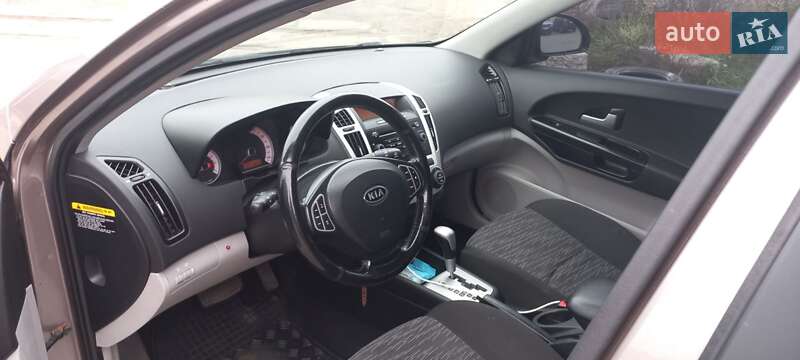 Хетчбек Kia Ceed 2008 в Києві фото 5 Хетчбек Kia Ceed 2008 в Києві