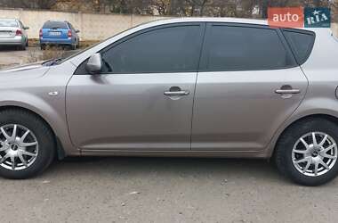 Хэтчбек Kia Ceed 2008 в Умани