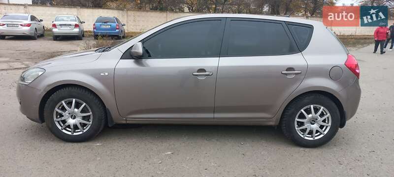 Хетчбек Kia Ceed 2008 в Києві фото 9 Хетчбек Kia Ceed 2008 в Києві
