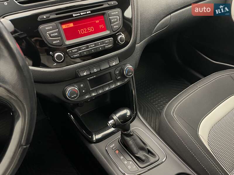 Хэтчбек Kia Ceed 2013 в Киеве