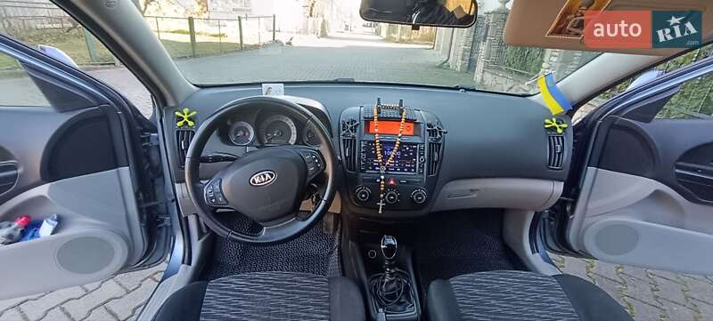 Хэтчбек Kia Ceed 2008 в Надворной