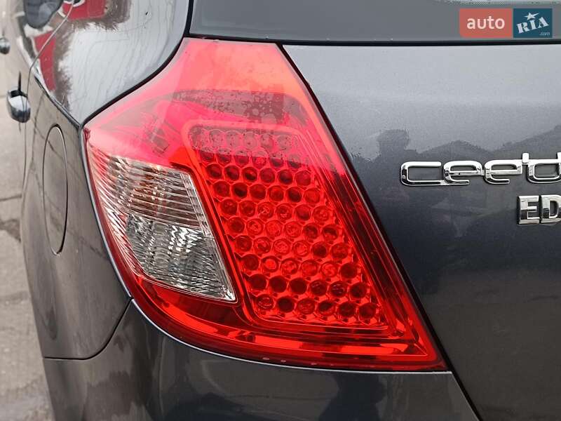 Хэтчбек Kia Ceed 2009 в Харькове