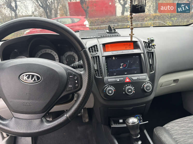 Хетчбек Kia Ceed 2008 в Новоселиці