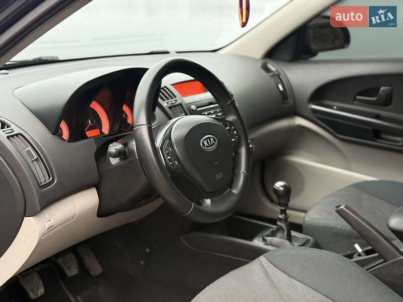 Хэтчбек Kia Ceed 2008 в Днепре