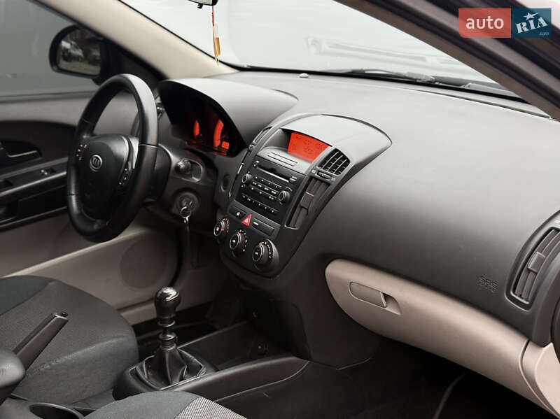 Хэтчбек Kia Ceed 2008 в Днепре