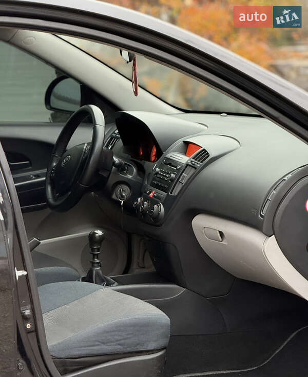 Хэтчбек Kia Ceed 2008 в Днепре