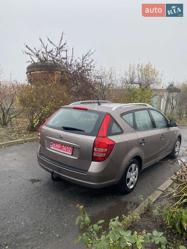 Универсал Kia Ceed 2008 в Хороле