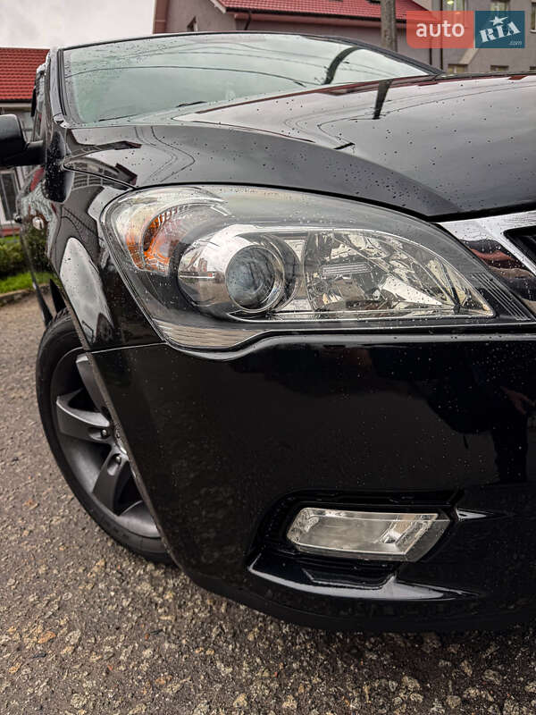 Хетчбек Kia Ceed 2009 в Києві фото 12 Хетчбек Kia Ceed 2009 в Києві