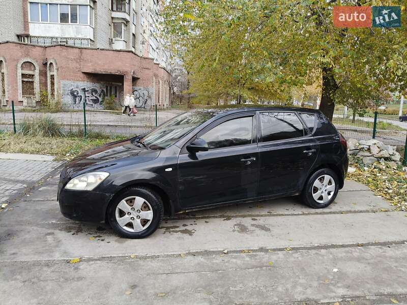 Хэтчбек Kia Ceed 2007 в Запорожье