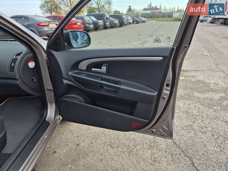 Хэтчбек Kia Ceed 2010 в Черкассах