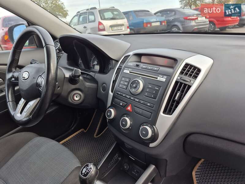 Хэтчбек Kia Ceed 2010 в Черкассах