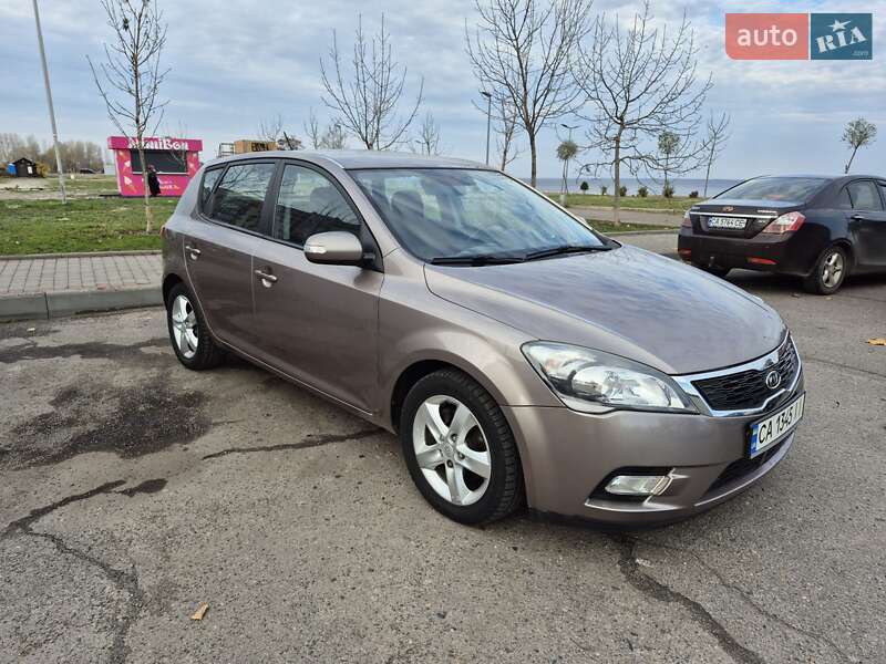 Хэтчбек Kia Ceed 2010 в Черкассах