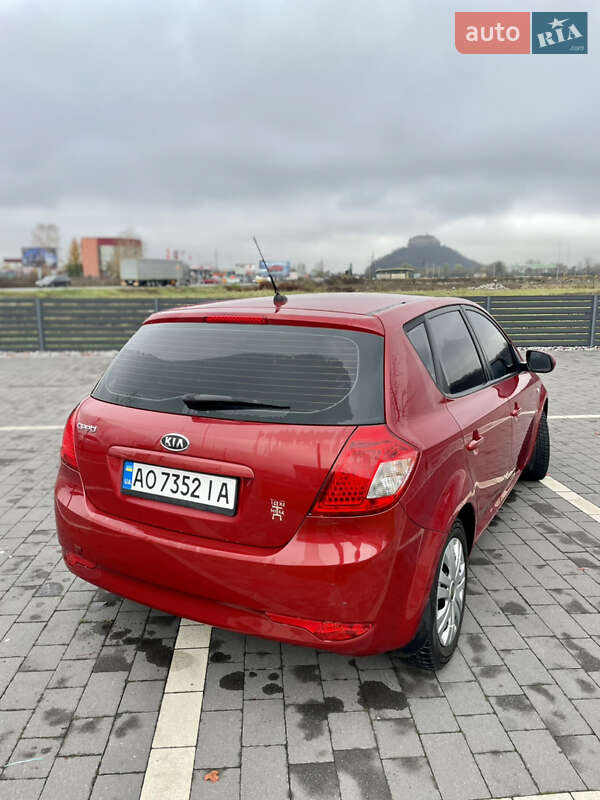 Хэтчбек Kia Ceed 2010 в Мукачево