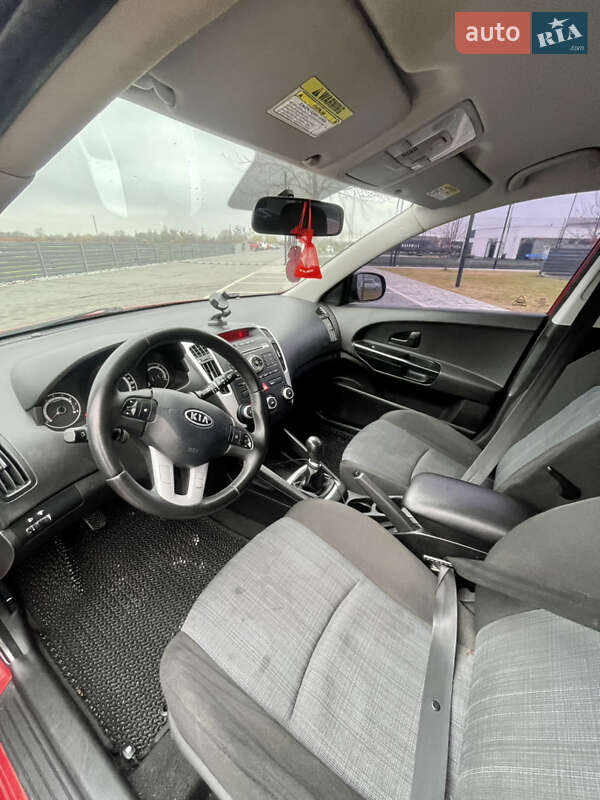 Хэтчбек Kia Ceed 2010 в Мукачево