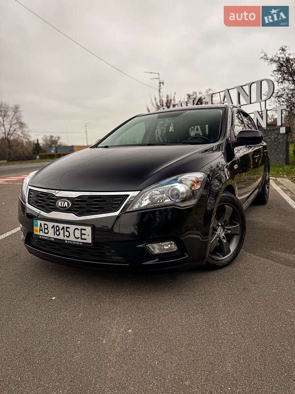 Хетчбек Kia Ceed 2009 в Києві фото 9 Хетчбек Kia Ceed 2009 в Києві