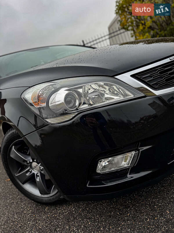 Хетчбек Kia Ceed 2009 в Києві фото 14 Хетчбек Kia Ceed 2009 в Києві