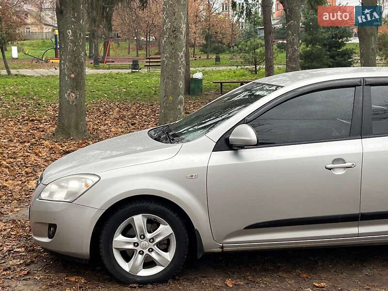 Хэтчбек Kia Ceed 2007 в Киеве