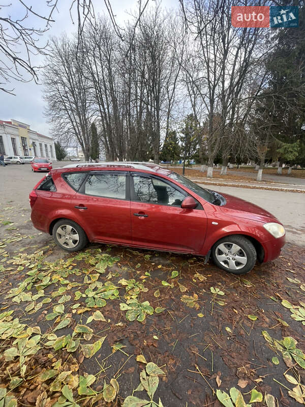 Универсал Kia Ceed 2009 в Ромнах