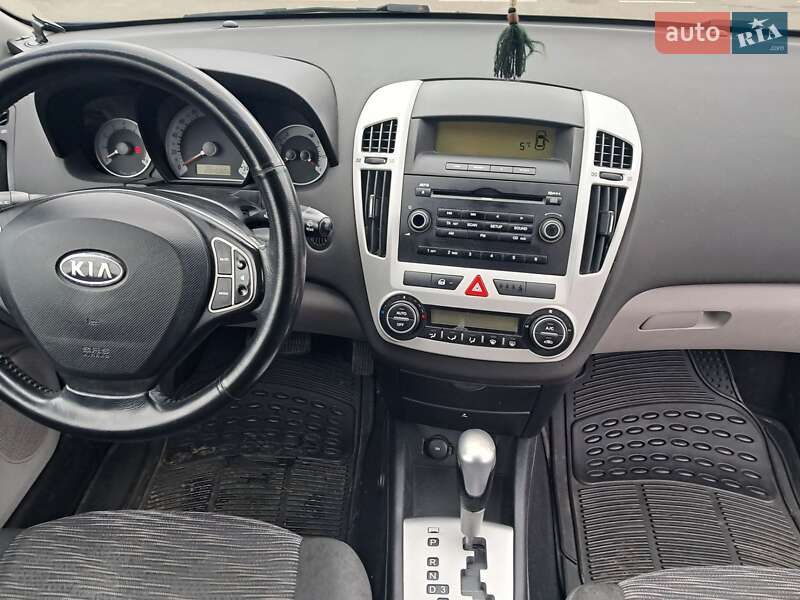 Хэтчбек Kia Ceed 2008 в Ирпене