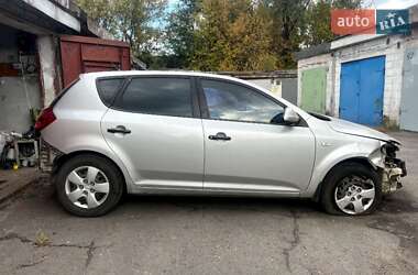 Хэтчбек Kia Ceed 2008 в Каменском