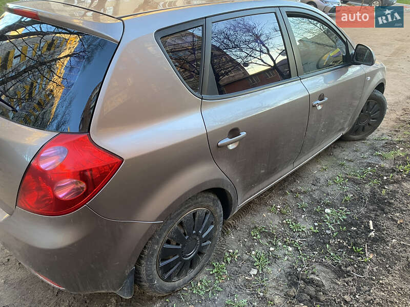 Хэтчбек Kia Ceed 2007 в Хмельницком фото 6 Хэтчбек Kia Ceed 2007 в Хмельницком