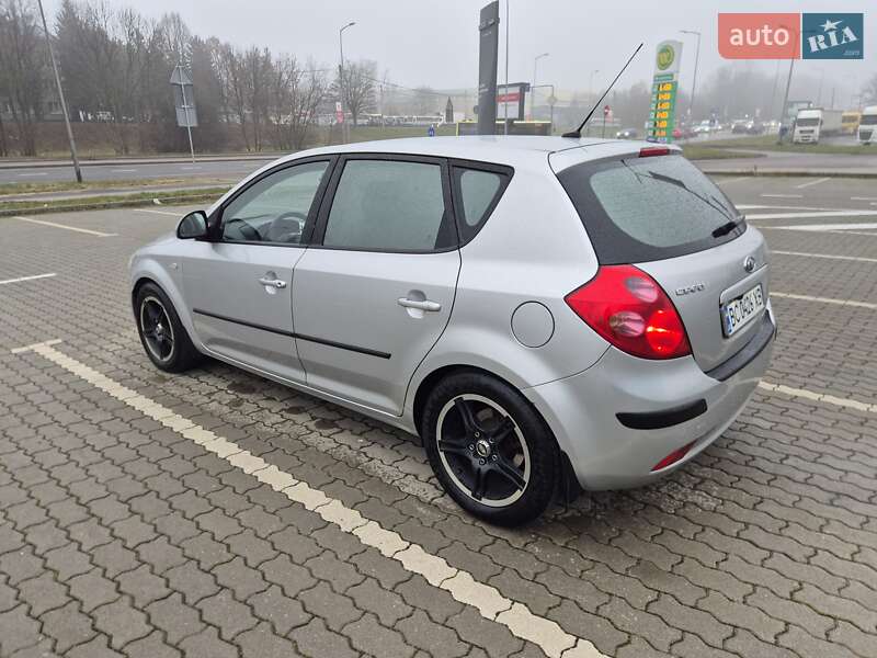 Хэтчбек Kia Ceed 2008 в Львове